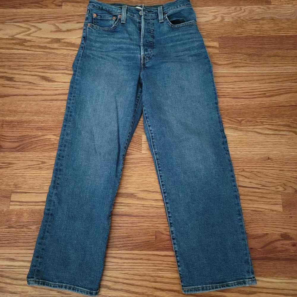 Levi’s Ribcage Jeans Size 28, only worn once